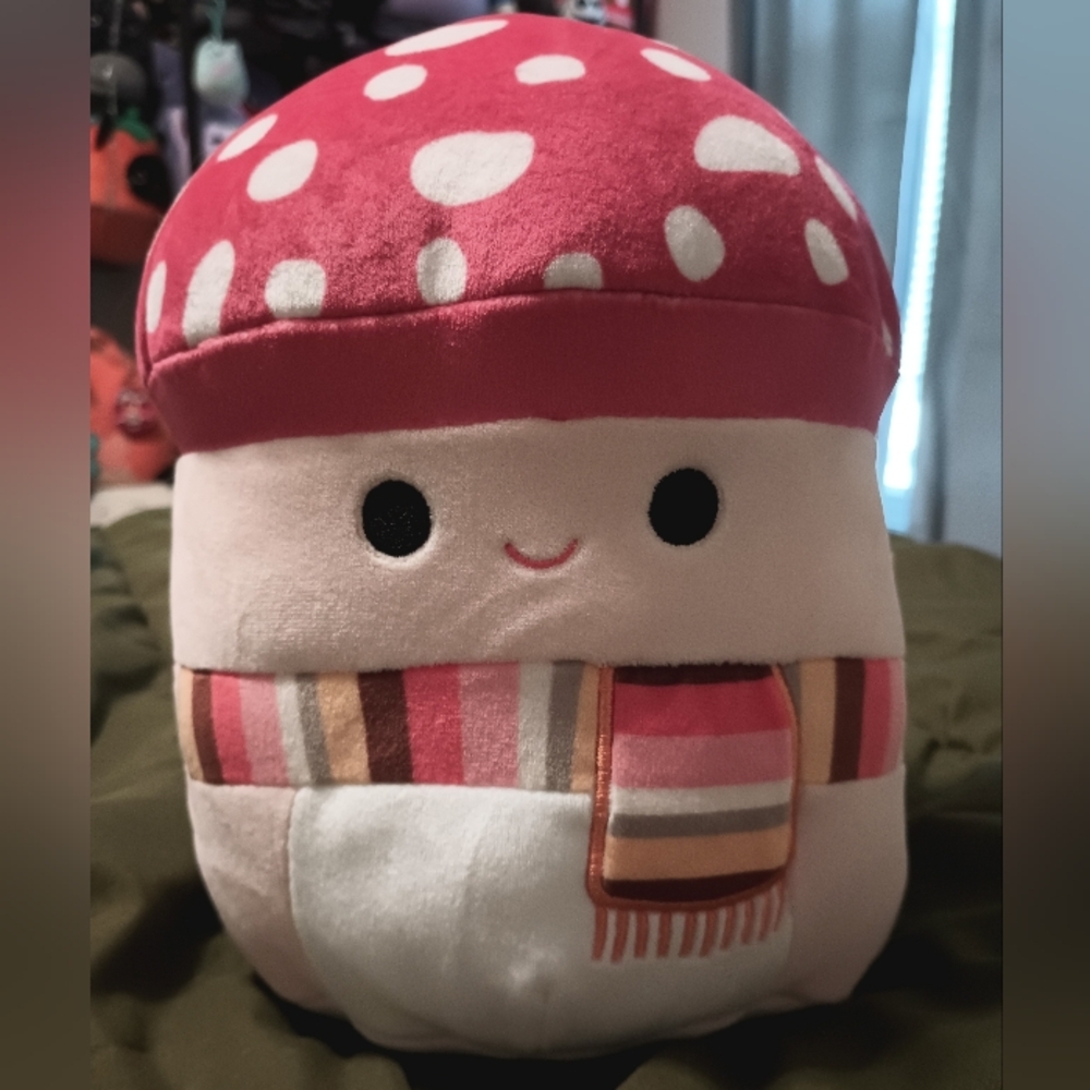 Malcom w/ Scarf Squishmallow